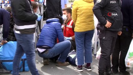 Karantina yurdundaki tanıdıklarına erzak getirmeye devam ediyorlar