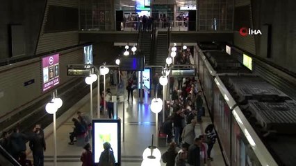 İzmirliler uyarılara kulak verdi, toplu ulaşımı kullananların sayısı yüzde 51,3 azaldı