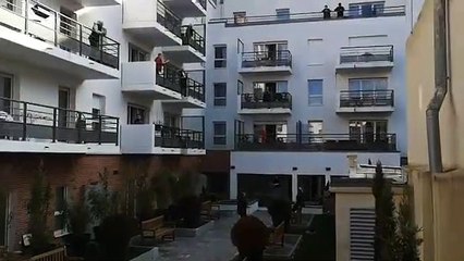 Les résidents de la Villa Beausoleil de Metz interprètent « La Balade des gens heureux »