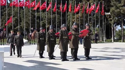 Şehitler Abidesi'nde sade tören