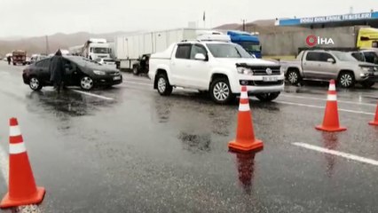 Van-Hakkari kara yolu kar ve tipiden dolayı kapatıldı