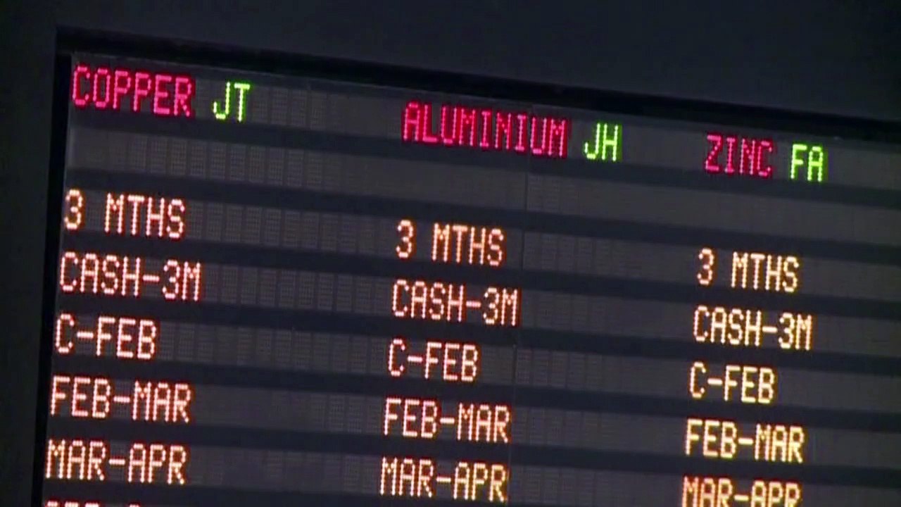 Bolsas continuam a cair, apesar de econômico