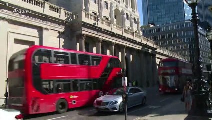 Bolsas continuam a cair, apesar de econômico