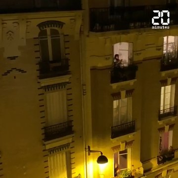 Coronavirus: À leur fenêtre, les Françaises et Français applaudissent les personnels soignants