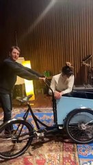 Christine And The Queens μετέδωσε live στο Instragram για κορονοϊό