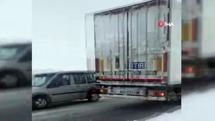 Onlarca araç Yüksekova yolunda mahsur kaldı