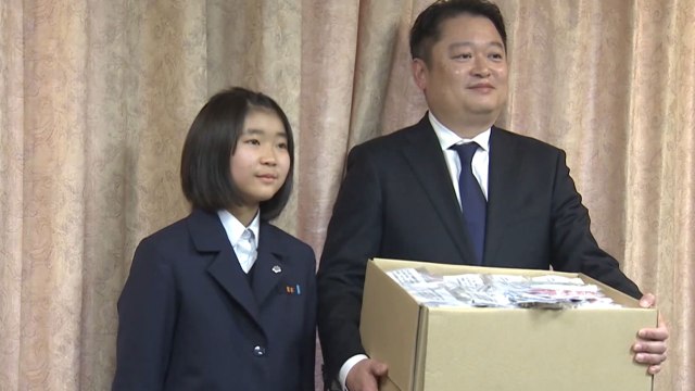 日 중학생, 용돈 모아 만든 마스크 600여 장 기부 / YTN