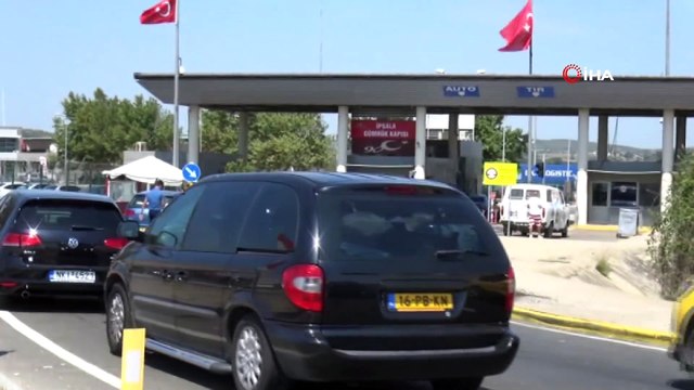 Avrupa’ya açılan sınır kapıları yolcu giriş çıkışlarına kapatıldı