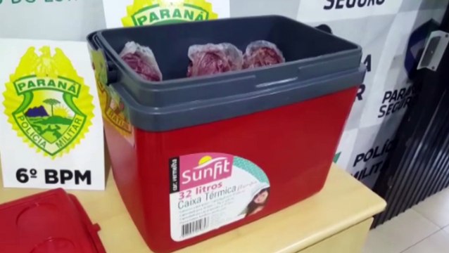 Homem entra em mercado com caixa térmica e tenta furtar peças de picanha
