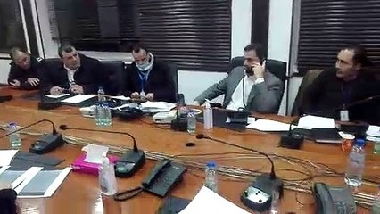 وزير الصناعة يتلقى اتصالات
