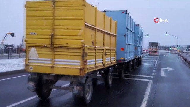 3 römorkla karayolunda tersten giden traktör sürücüsünden ilginç savunma