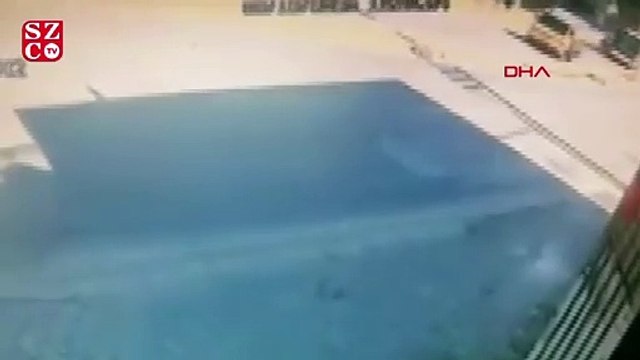 İzmir'de kafa kafaya feci kaza