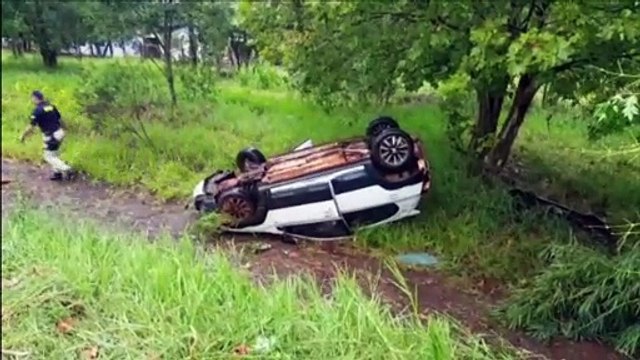 Homem fica ferido ao capotar carro às margens da BR-467, mas recusa encaminhamento ao hospital