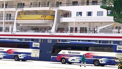 Crucero británico afectado por coronavirus atraca en puerto de Cuba