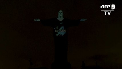 Cristo Redentor de Rio se ilumina en honor a las víctimas del coronavirus