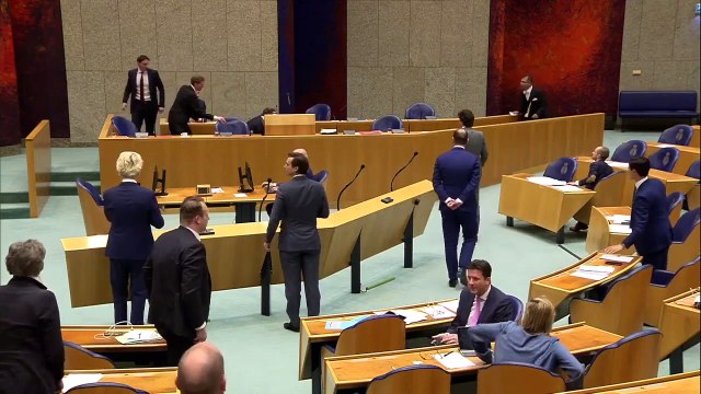 إغماء وزير الصحة الهولندي على الهواء مباشرة والشكوك تشير إلى فيروس كورونا