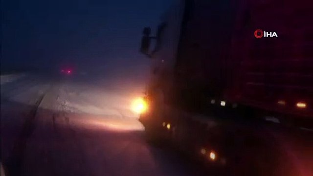 Kop Dağı Geçidi'nde ulaşıma kar engeli