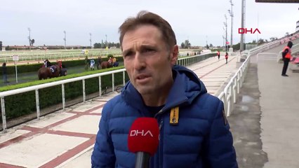 Ayağı kırılan atının başında ağladı!