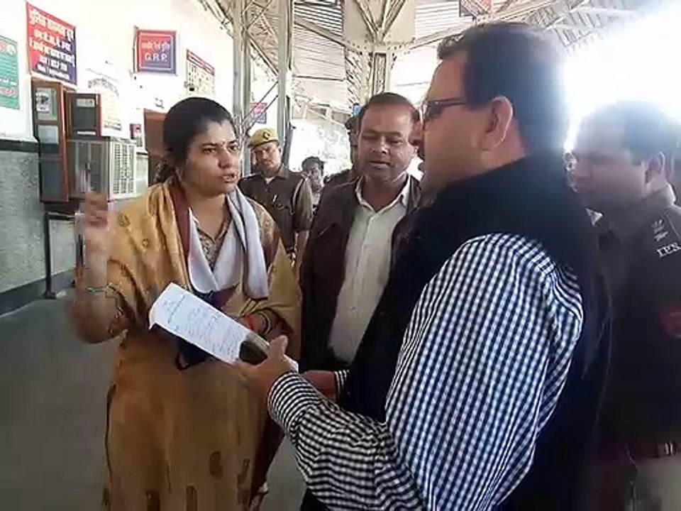 उन्नाव: कोरोना को लेकर रेलवे स्टेशन का निरीक्षण