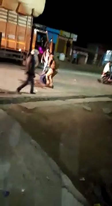 मथुराः चौकी इंचार्ज ने की कैंटर चालक की पिटाई,...