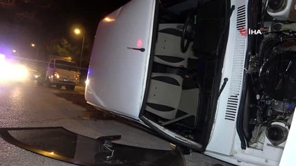 Ağaca çarpan otomobil yan yattı, sürücüsü ise yaralı halde kaçtı