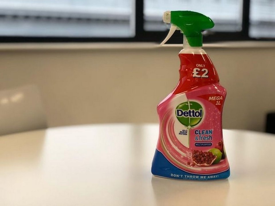 أحد مشاهير سناب شات يشرب ديتول