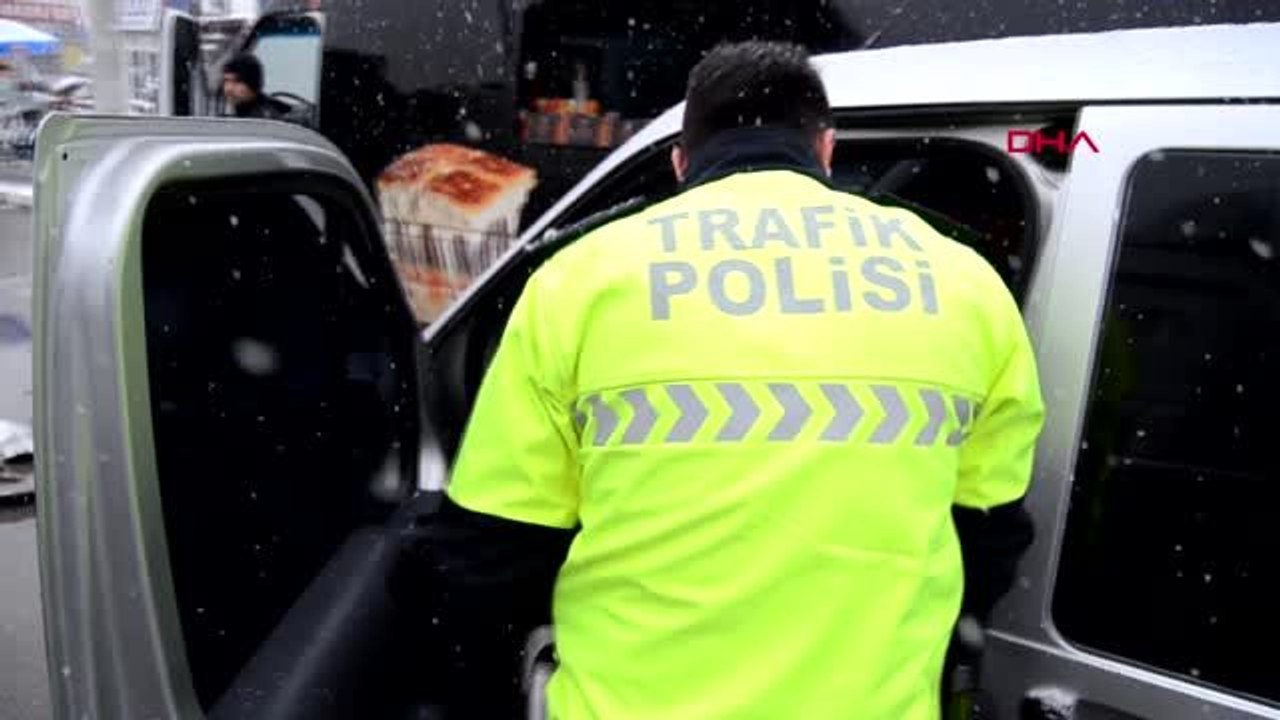 AKSARAY Börek almaya gelen gence otomobilin çarpma anı güvenlik