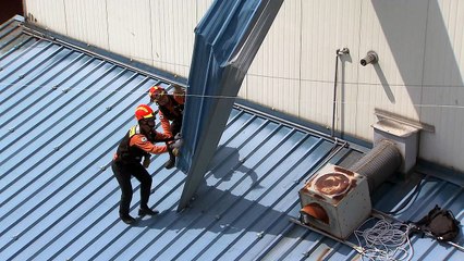 강원 강풍특보 속 피해 잇따라...20여 건 접수 / YTN