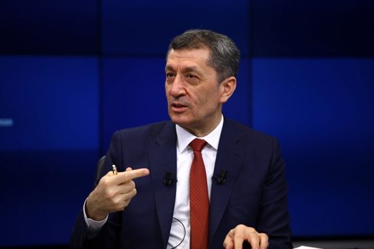 Ziya Selçuk, uzaktan eğitimin detaylarını anlattı! Dersler 6 kanalda yayınlanacak