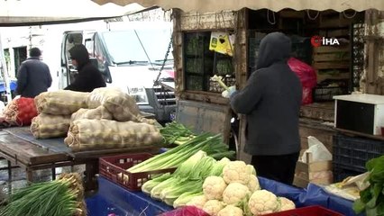 Marketlerdeki kalabalık pazara yansımadı, meyve fiyatları yarı yarıya düştü