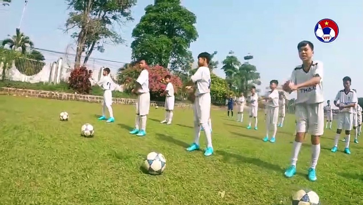 Học viên khóa 5 Học viện HAGL nhảy điệu dân vũ rửa tay, đẩy lùi COVID-19 | VFF Channel