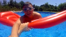 Baño en la piscina con Iker