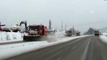 Kar yağışı ulaşımda aksamalara yol açıyor - TOKAT