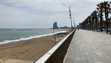 Playa desierta en Barcelona