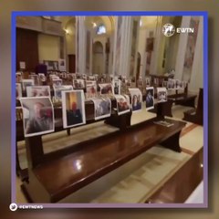 Ce prêtre a imprimé les selfies de ses paroissiens confinés chez eux pour ne pas se sentir seul