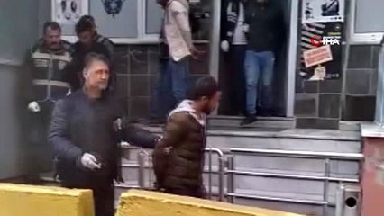 Çaldıkları altınları bozduramadan yakalandılar