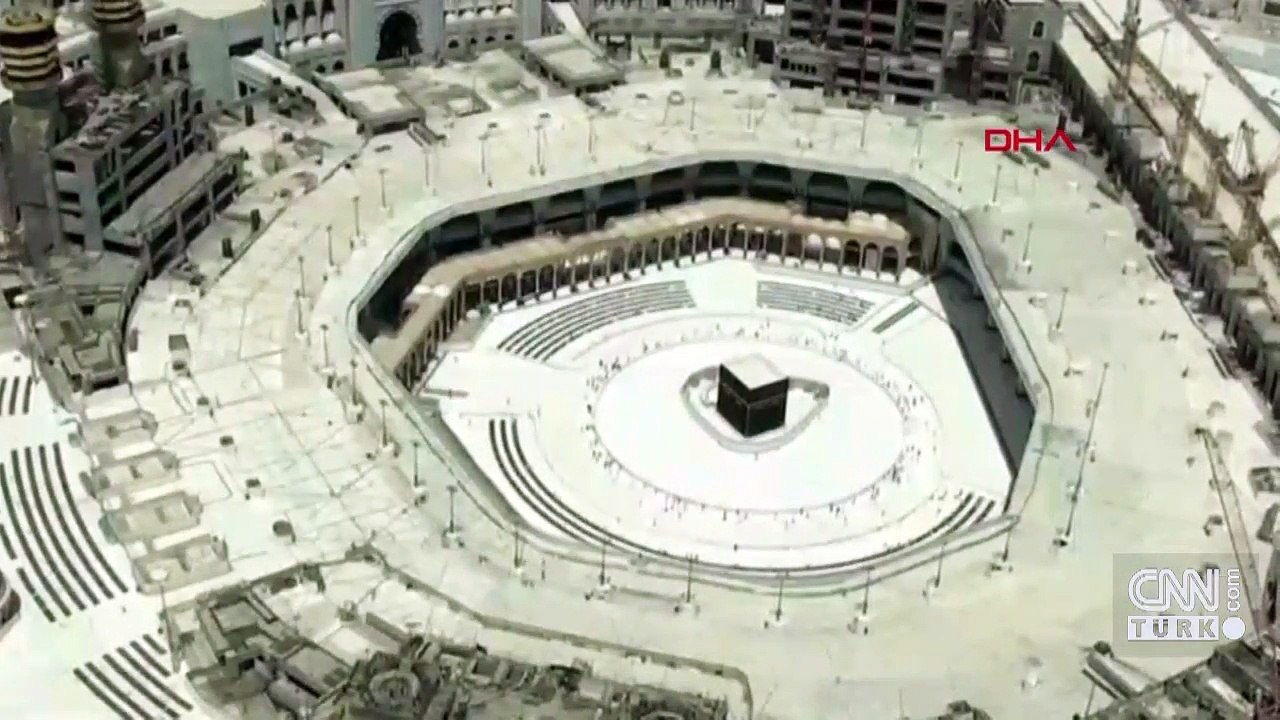 Kabe'de tavaf devam ediyor