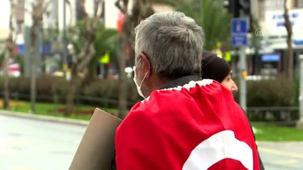 Kızı dağa kaçırılan baba, evlat nöbetini İzmir'de sürdürüyor