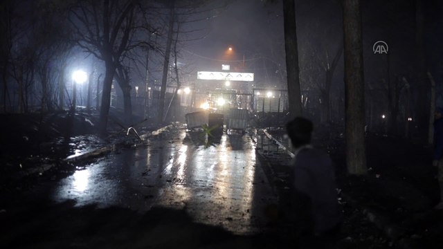 Yunanistan sığınmacılara attığı gaz bombalarıyla bölgeyi savaş alanına çevirdi - EDİRNE