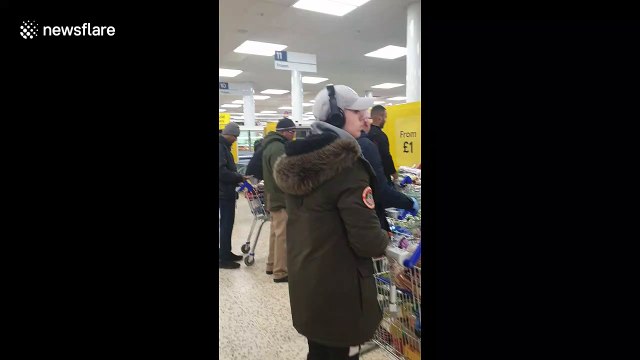 Tesco in Romford filled with panic shoppers at 6am for fear of a 'London Lockdown'