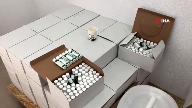 Esenyurt'ta bir depoyu basan polis ekipleri, piyasaya sürülmek üzere hazırlanmış yaklaşık 15 bin...