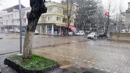 Gölbaşı ilçesinde lapa lapa kar yağıyor