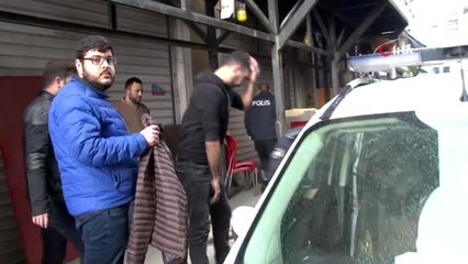 (İSTANBUL - Özel) Karaköy'de güpegündüz gasp girişimi