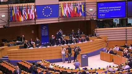 El negociador europeo para el Brexit anuncia que dio positivo en coronavirus