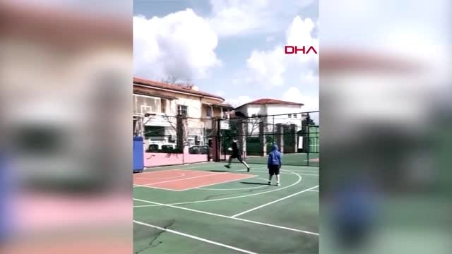 SPOR Anadolu Efes idmanı iptal etti; Ergin Ataman oğluyla birlikte bahçede çalıştı