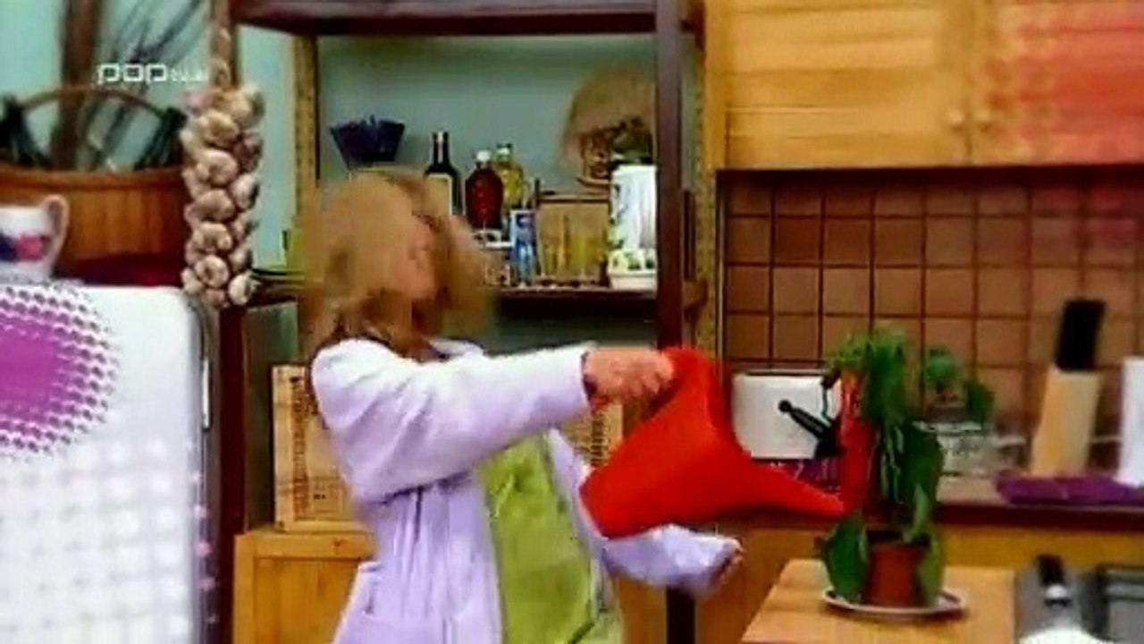 Lepo je biti sosed - Tajnica (S02 - E01)