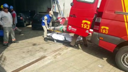 Trabalhador fica ferido após sofrer queda de três metros em obra