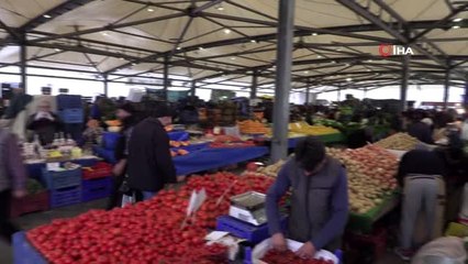 İzmir'deki pazar yerlerinde korona önlemi