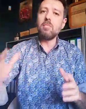 Μάνος Παπαγιάννης: Έφτιαξε μάσκα με χαρτί κουζίνας και μας δείχνει το πώς!