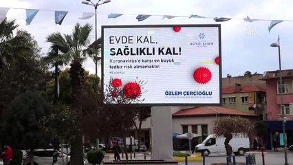 Billboard ve LED ekranlarda "Evde kal, sağlıklı kal" mesajı